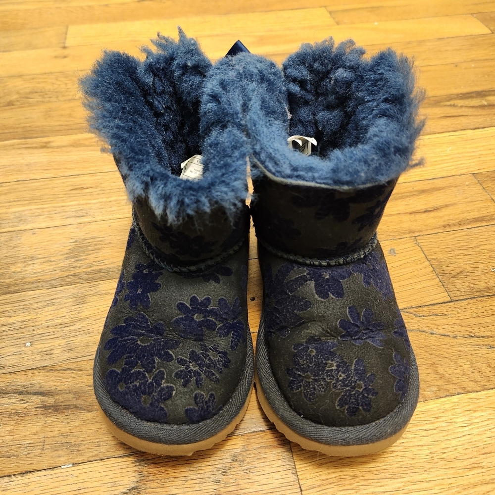 UGG Mini Bailey Bow Navy Floral Toddler- Sz 8